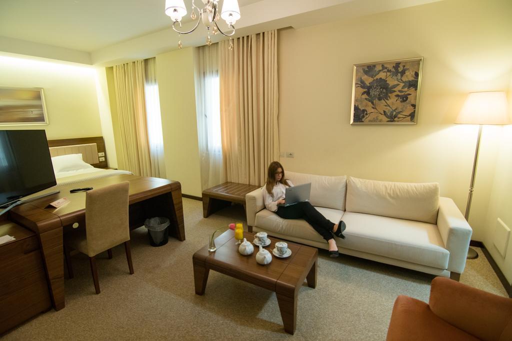 Boutique Hotel Kotoni Tirana Exteriör bild