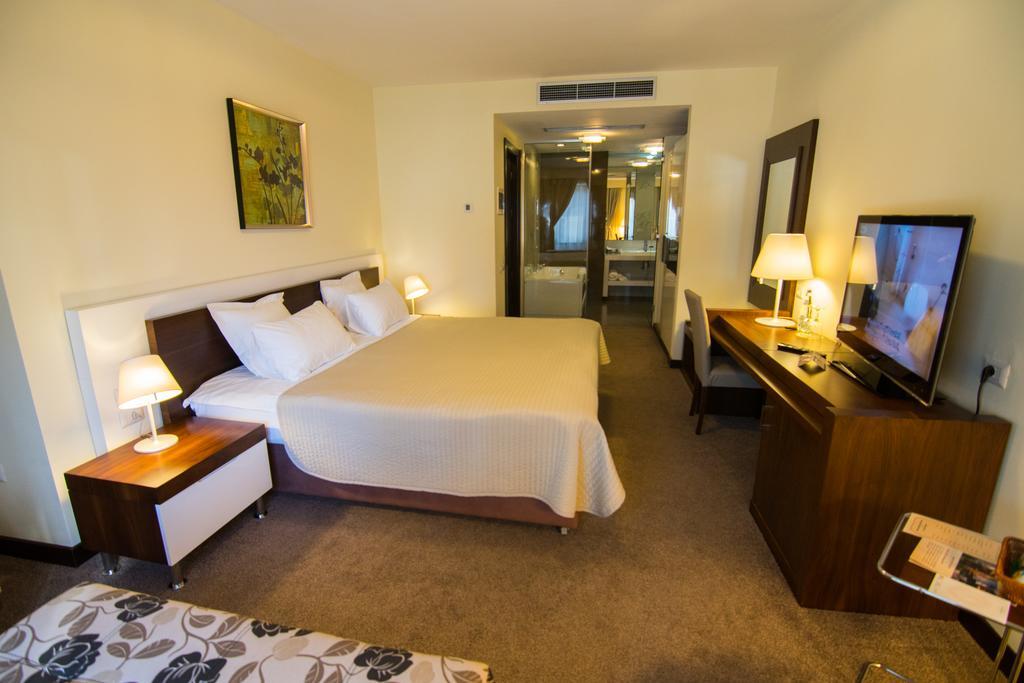 Boutique Hotel Kotoni Tirana Exteriör bild