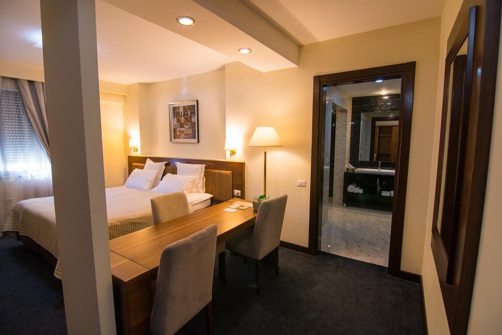 Boutique Hotel Kotoni Tirana Exteriör bild